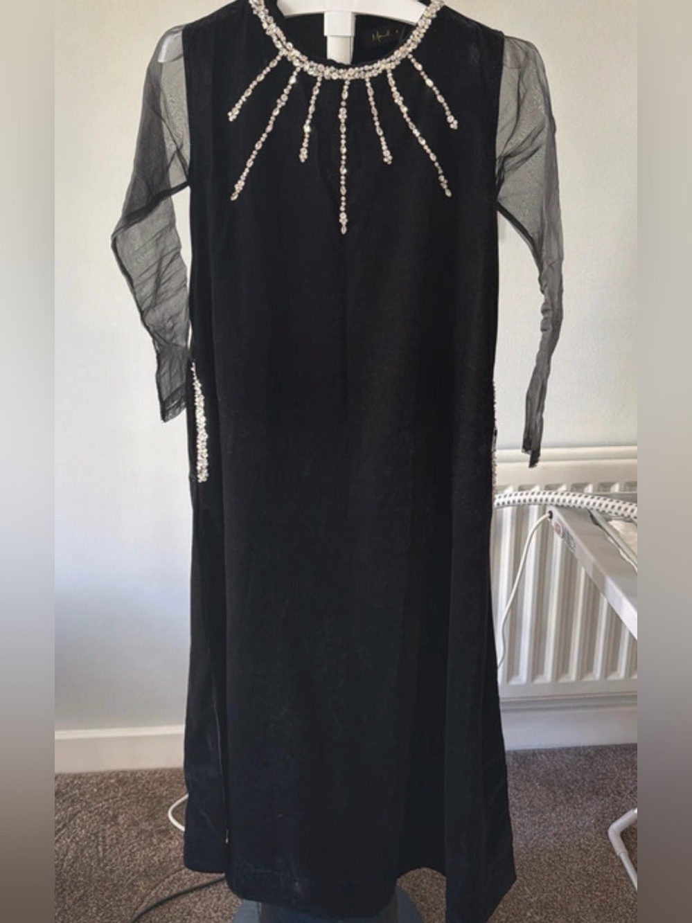 New Pakistani Indian velvet black shirt it’s very beautiful brand lulusar - Picture 4 of 4